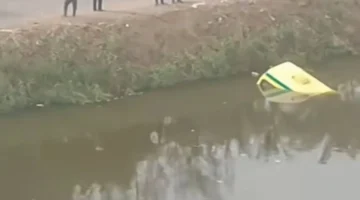 سقوط سيارة إسعاف وعلى متنها طاقم مسعفين داخل مياه ترعة المريوطية